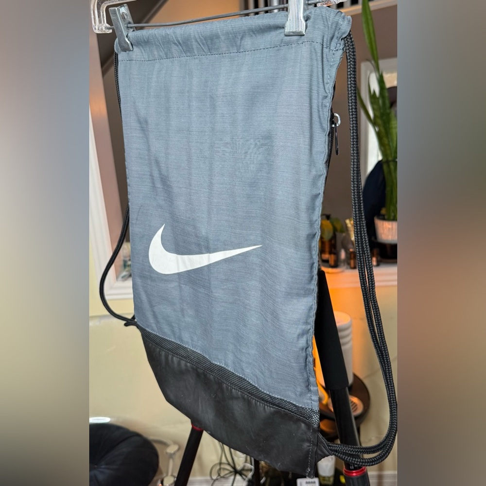 Beautiful Nike Drawstring Bag!!! - Picture 2 of 5